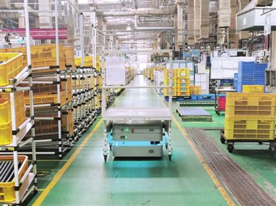 濱海新區本土企業自主研發機器人，以創新技術引領廠內智慧物流新變革